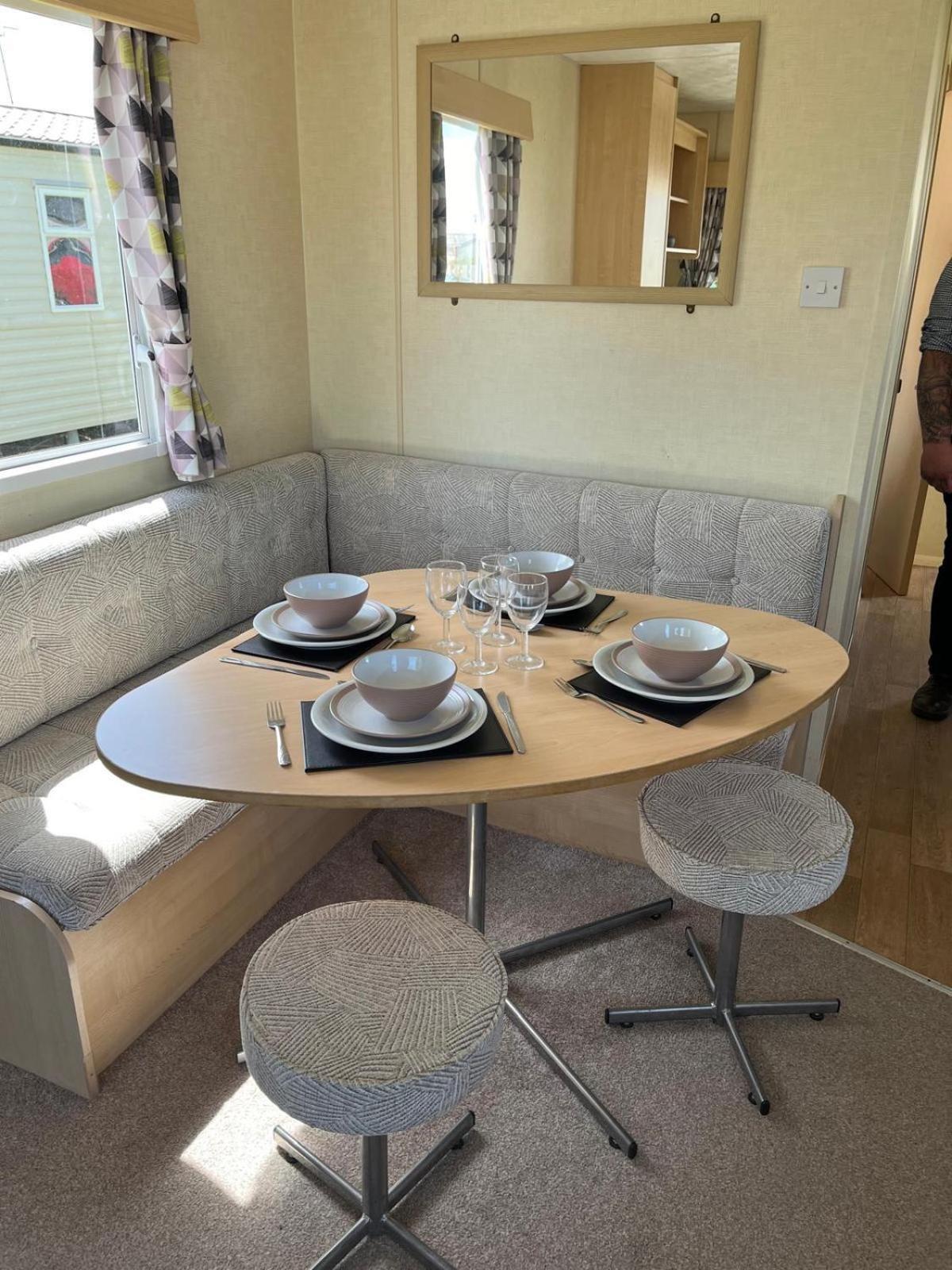 Cosy Caravan At California Cliffs In Norfolk, Near To Scratby Beach Ref 50001E Hotel Great Yarmouth Exterior foto