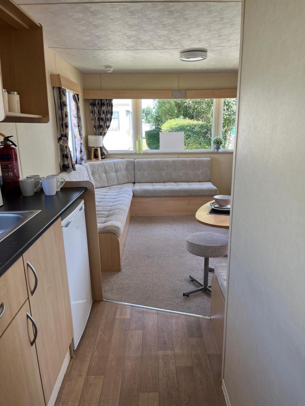 Cosy Caravan At California Cliffs In Norfolk, Near To Scratby Beach Ref 50001E Hotel Great Yarmouth Exterior foto